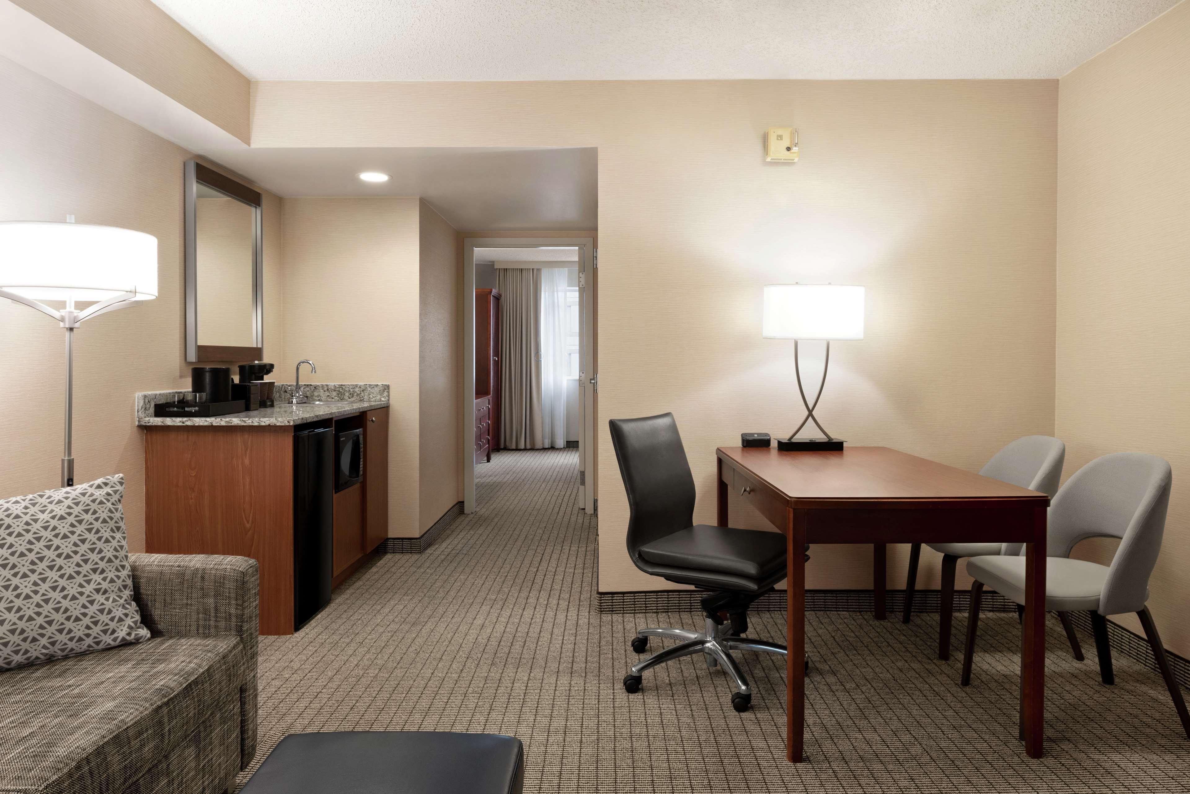 Embassy Suites Cincinnati - Rivercenter Covington Dış mekan fotoğraf