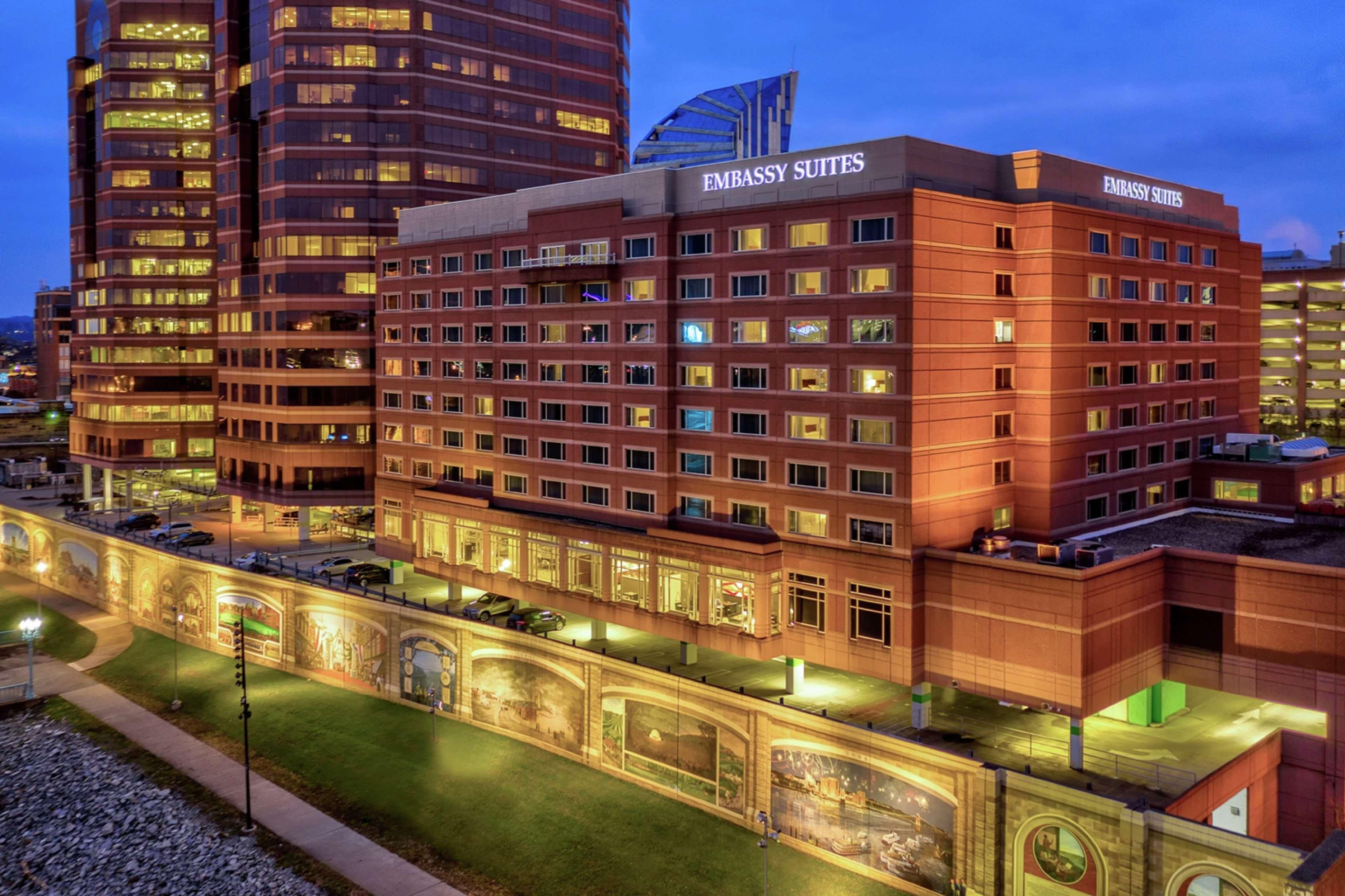 Embassy Suites Cincinnati - Rivercenter Covington Dış mekan fotoğraf