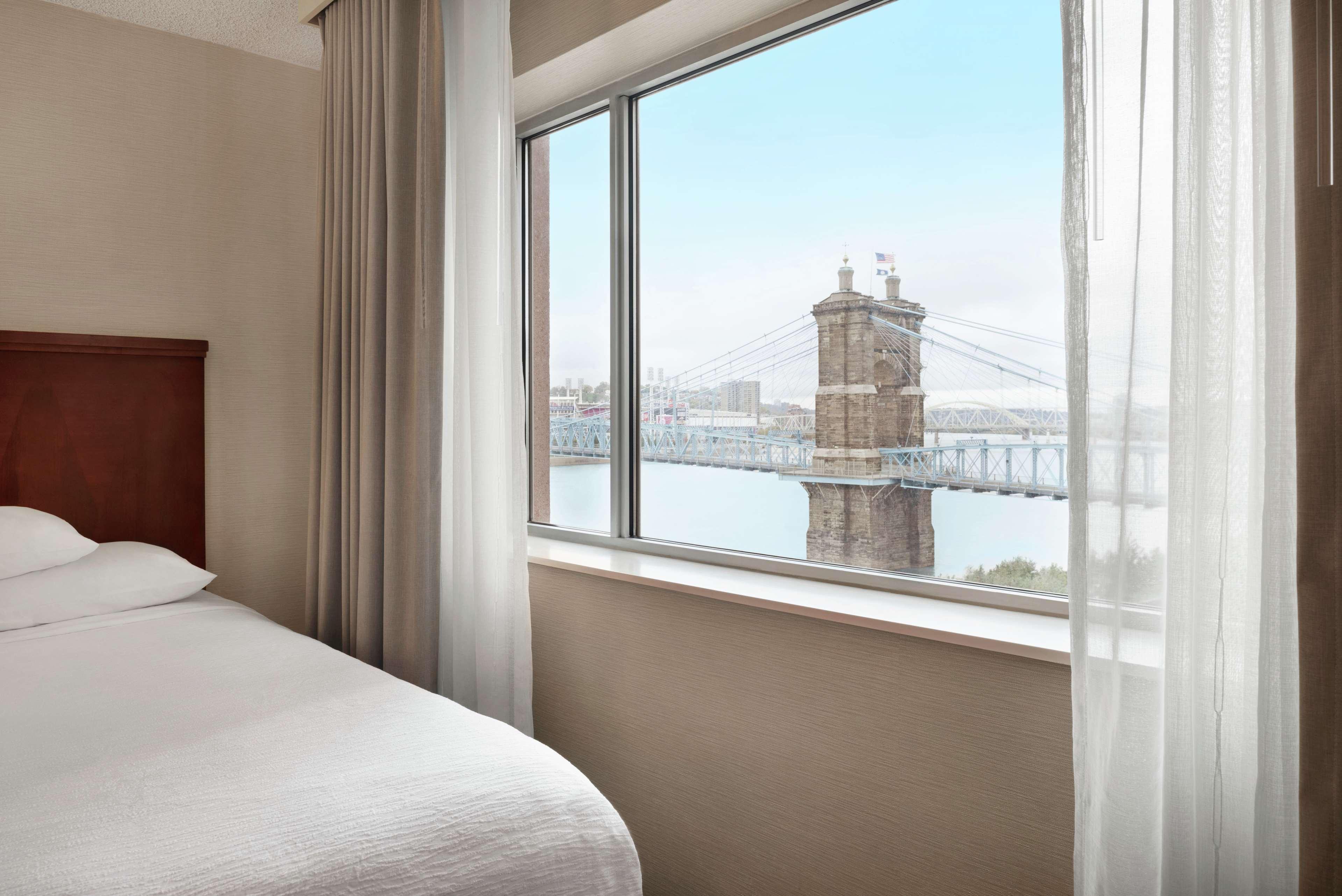 Embassy Suites Cincinnati - Rivercenter Covington Dış mekan fotoğraf