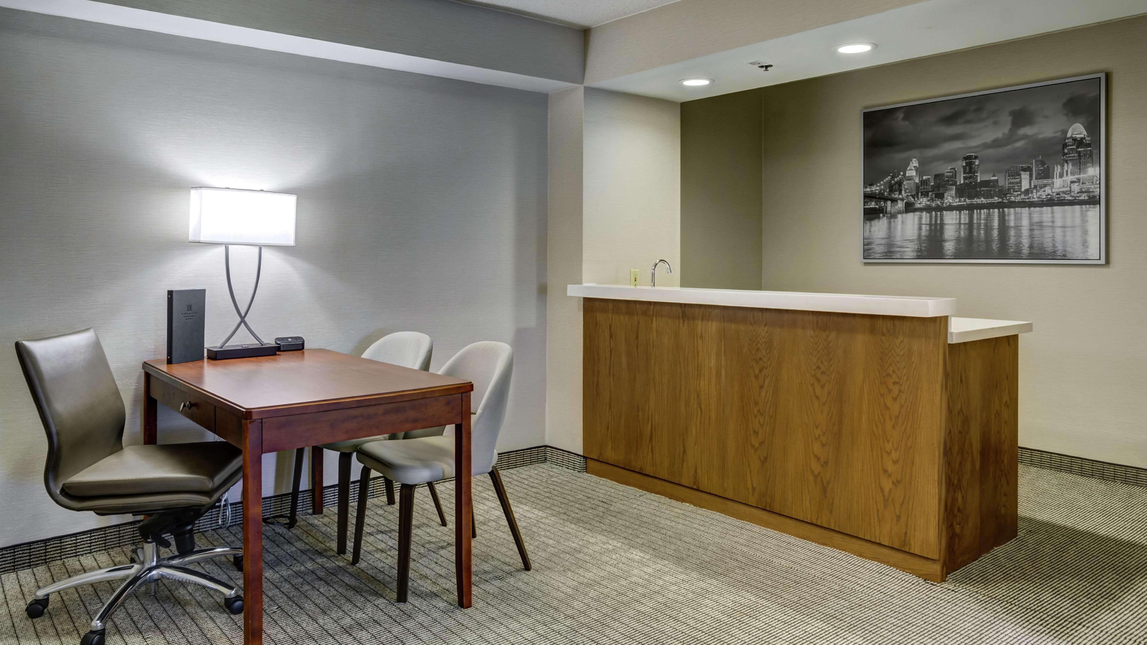 Embassy Suites Cincinnati - Rivercenter Covington Dış mekan fotoğraf