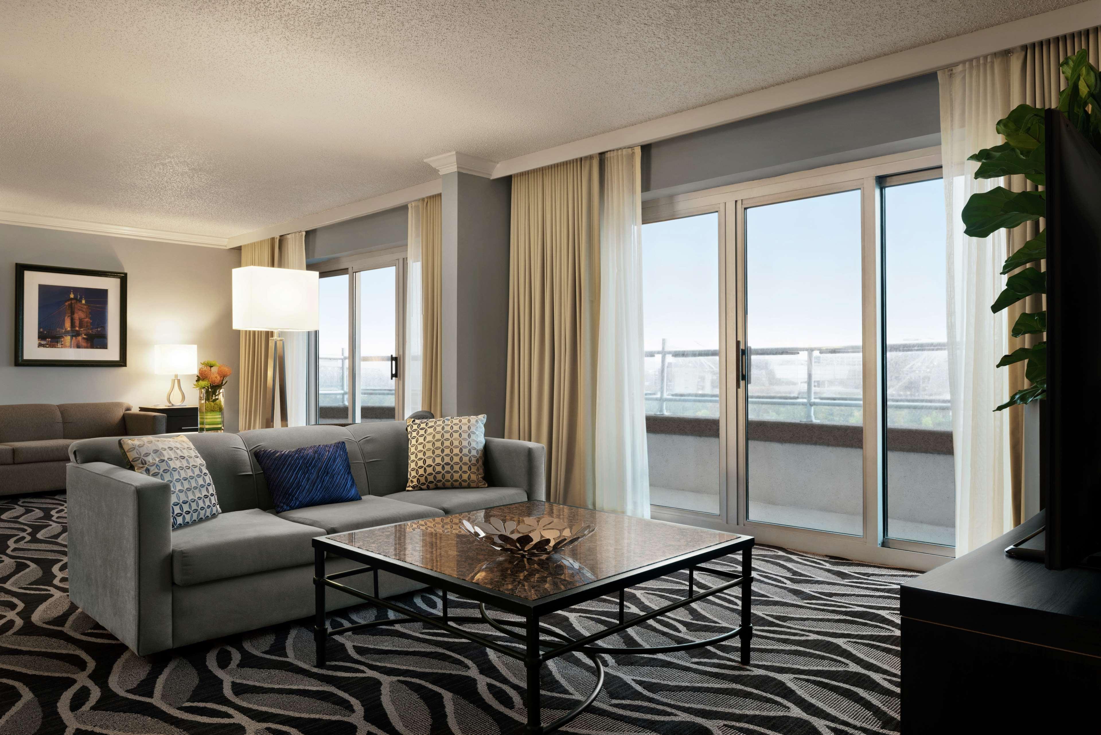 Embassy Suites Cincinnati - Rivercenter Covington Dış mekan fotoğraf
