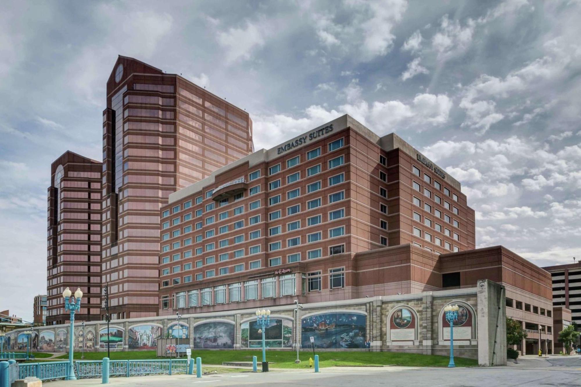 Embassy Suites Cincinnati - Rivercenter Covington Dış mekan fotoğraf